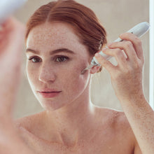 Load image into Gallery viewer, Essia | Ultrasonic Lifting &amp; Exfoliating Wand

